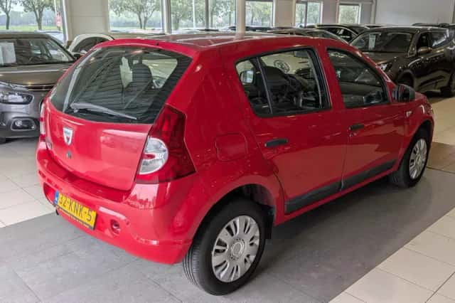 Dacia Sandero (2010) thumbnail 4