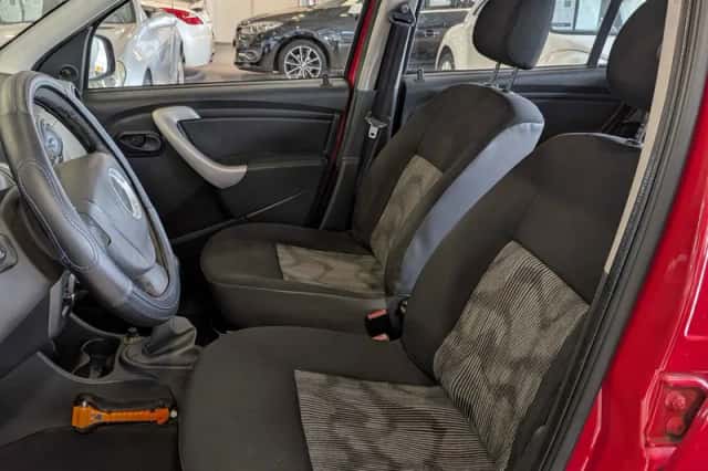 Dacia Sandero (2010) thumbnail 6