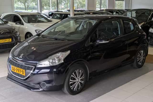 Peugeot 208 (2015) thumbnail 2