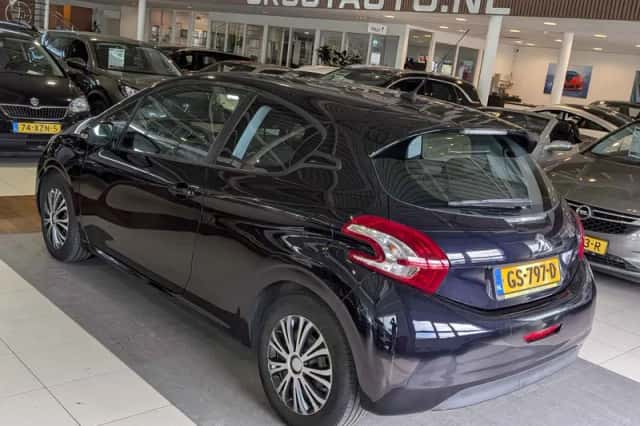 Peugeot 208 (2015) thumbnail 3
