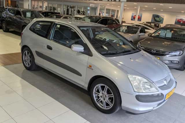 Honda Civic (2002) thumbnail 1