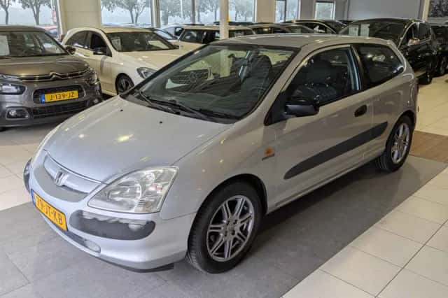 Honda Civic (2002) thumbnail 2