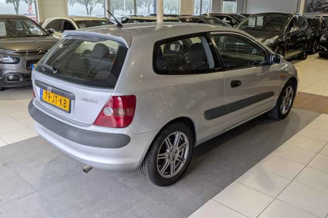 Honda Civic (2002) thumbnail 4