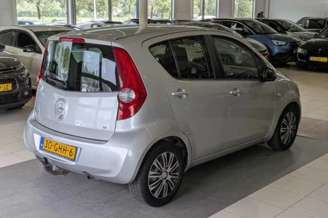 Opel Agila (2008) thumbnail 4