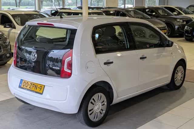Volkswagen Up! (2013) thumbnail 4