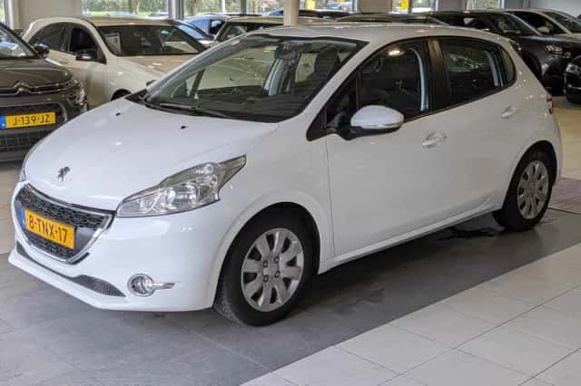 Peugeot 208 (2014) thumbnail 2
