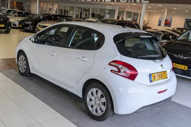 Peugeot 208 (2014) thumbnail 3