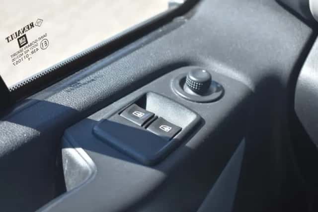 Renault Trafic (2015) thumbnail 11