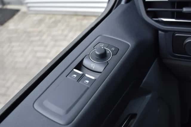 Ford Transit Custom (2025) thumbnail 13