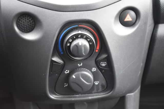 Toyota Aygo (2019) thumbnail 21