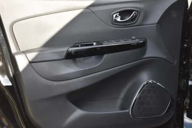 Renault Captur (2017) thumbnail 12