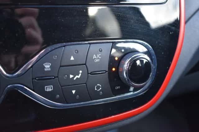 Renault Captur (2017) thumbnail 35