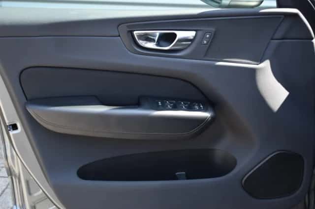 Volvo XC60 (2019) thumbnail 15