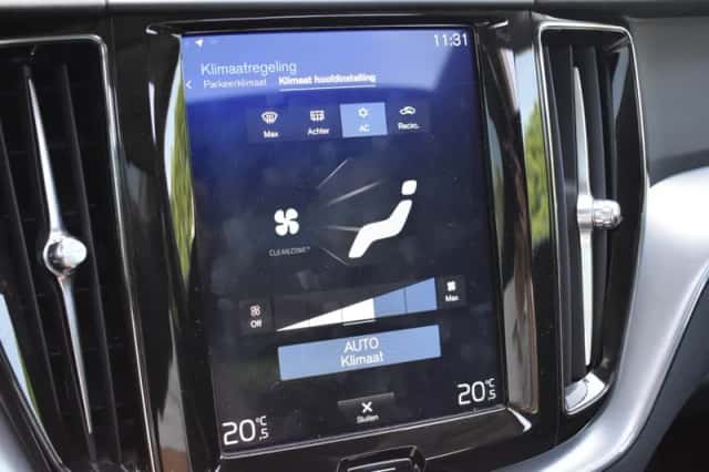 Volvo XC60 (2019) thumbnail 30