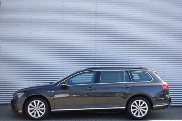 Volkswagen Passat (2021) thumbnail 2