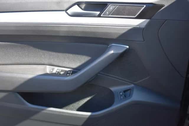 Volkswagen Passat (2021) thumbnail 14