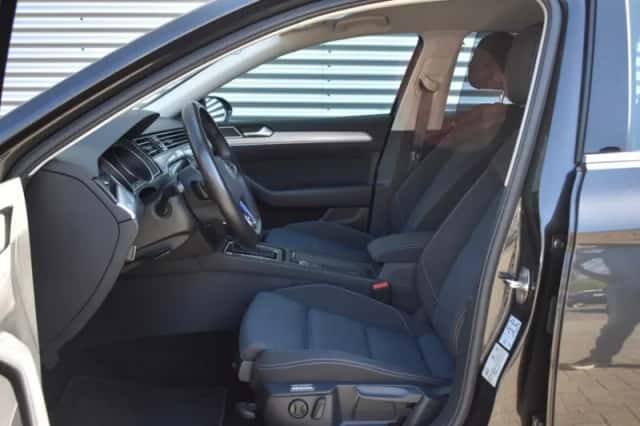 Volkswagen Passat (2021) thumbnail 17