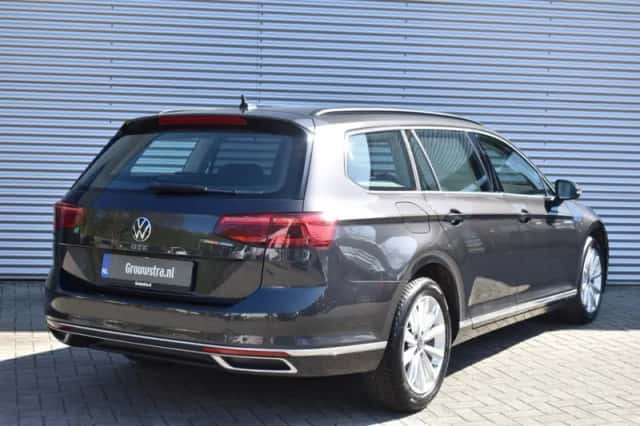 Volkswagen Passat (2021) thumbnail 3