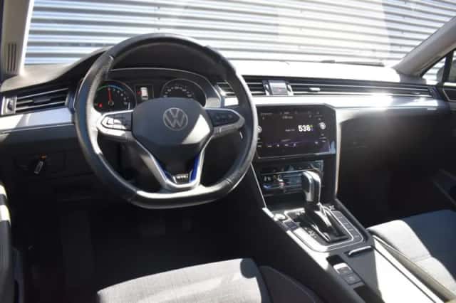 Volkswagen Passat (2021) thumbnail 21