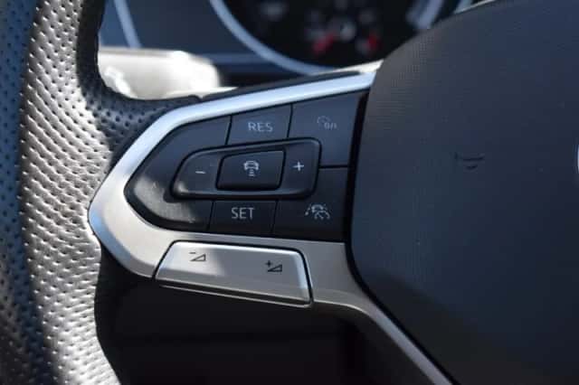 Volkswagen Passat (2021) thumbnail 24