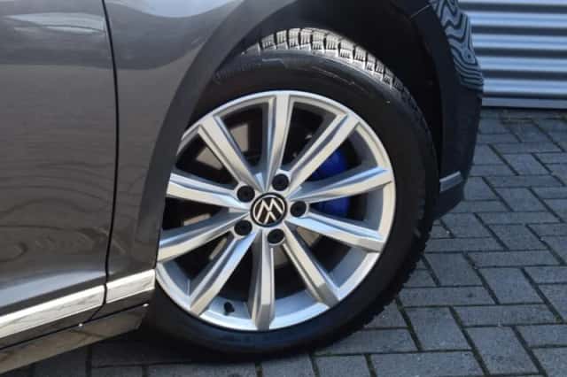 Volkswagen Passat (2021) thumbnail 4