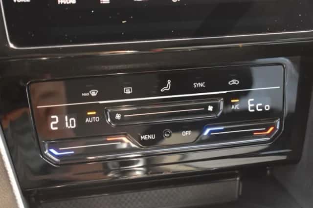 Volkswagen Passat (2021) thumbnail 32