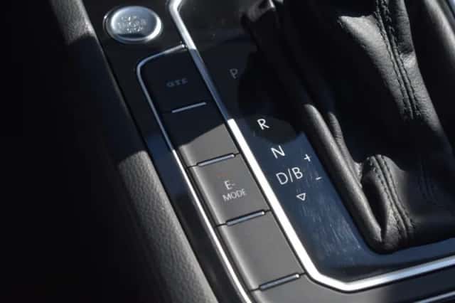 Volkswagen Passat (2021) thumbnail 36