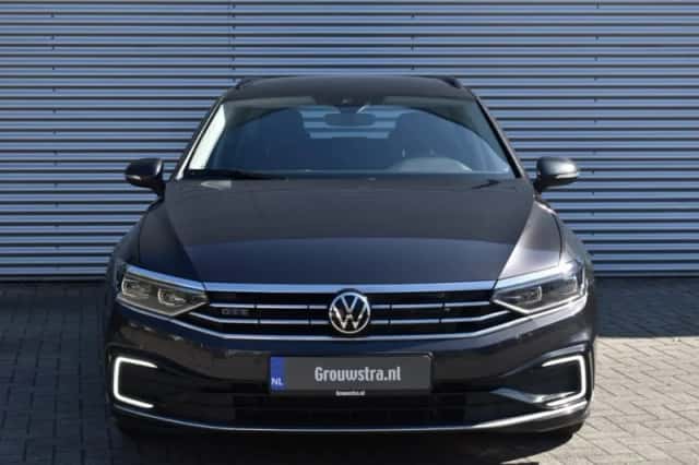 Volkswagen Passat (2021) thumbnail 5