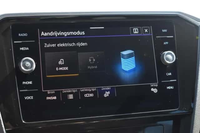 Volkswagen Passat (2021) thumbnail 44