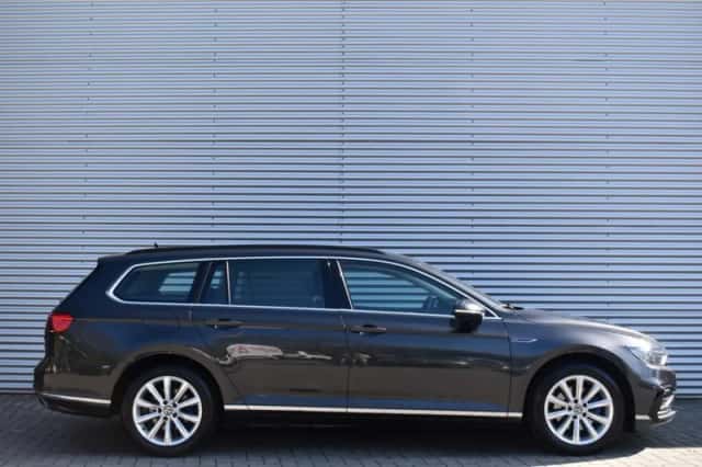 Volkswagen Passat (2021) thumbnail 6
