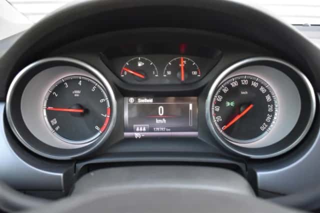 Opel Astra (2016) thumbnail 24