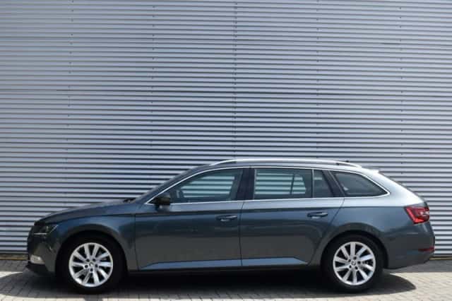 Škoda Superb (2018) thumbnail 2