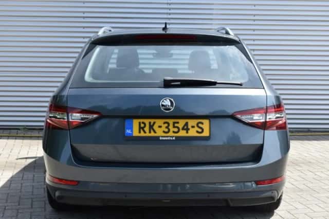 Škoda Superb (2018) thumbnail 13