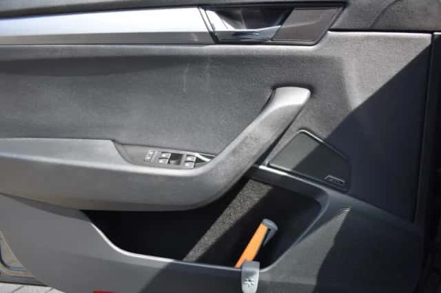 Škoda Superb (2018) thumbnail 18