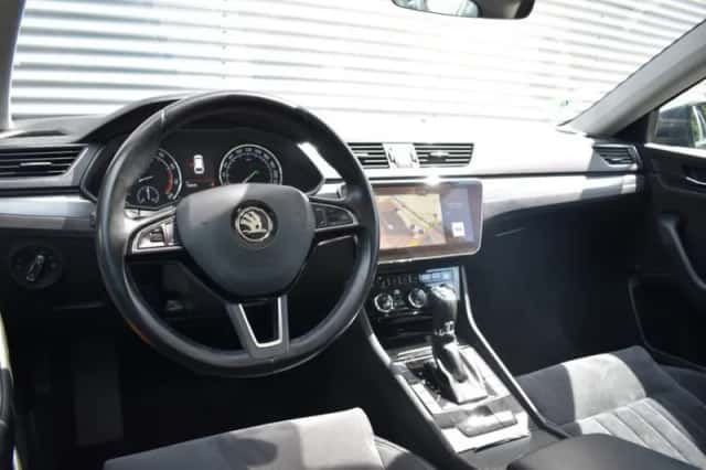 Škoda Superb (2018) thumbnail 24