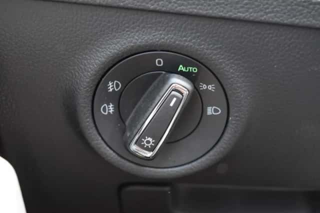 Škoda Superb (2018) thumbnail 25