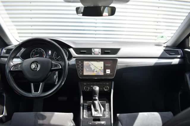 Škoda Superb (2018) thumbnail 34