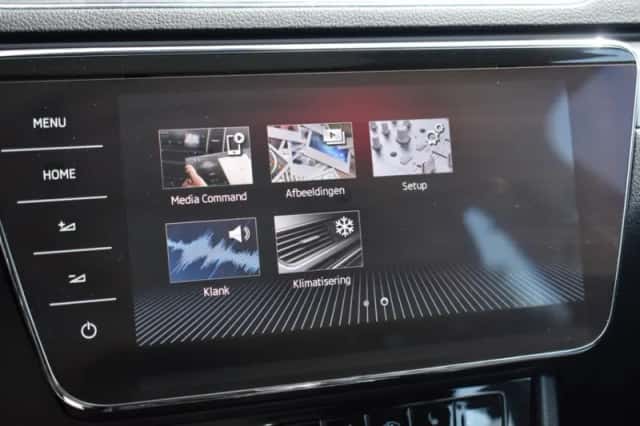 Škoda Superb (2018) thumbnail 40