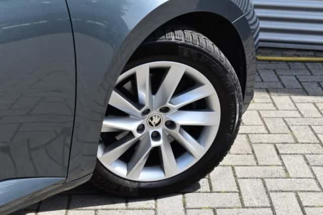 Škoda Superb (2018) thumbnail 5