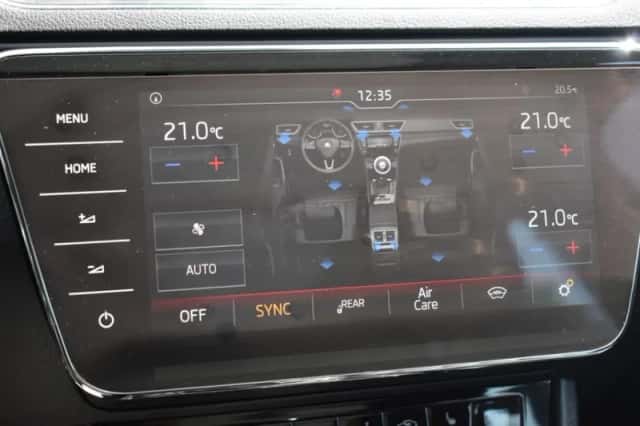Škoda Superb (2018) thumbnail 42