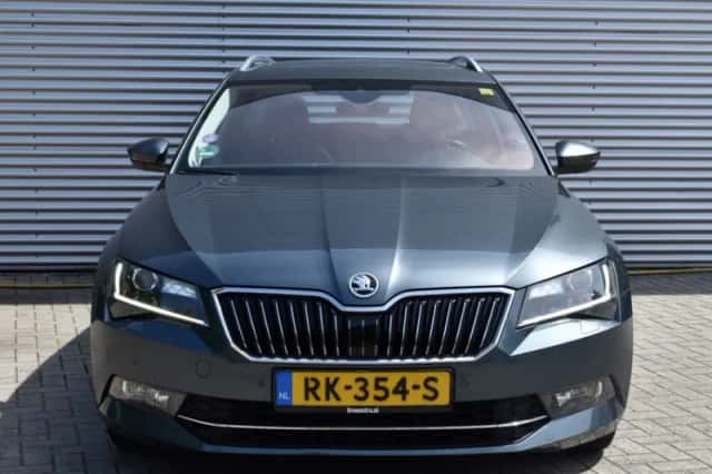 Škoda Superb (2018) thumbnail 6