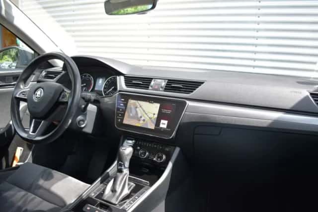 Škoda Superb (2018) thumbnail 54