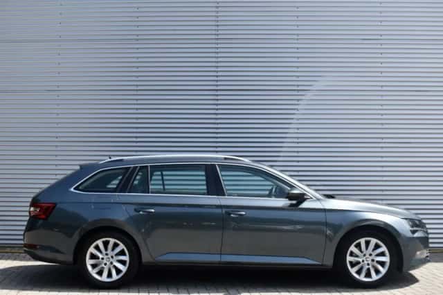 Škoda Superb (2018) thumbnail 7