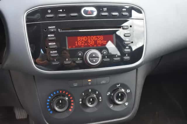 Fiat Punto (2010) thumbnail 24
