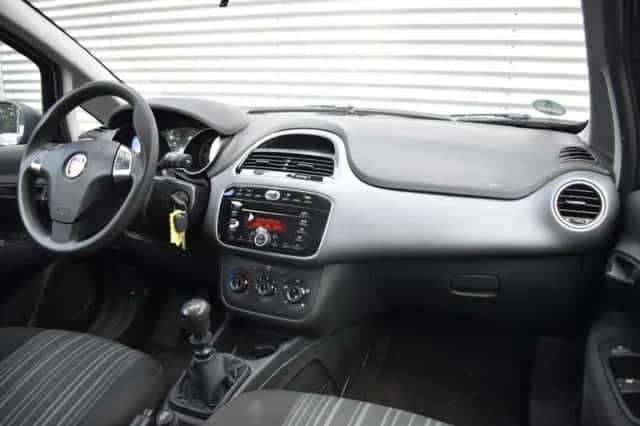 Fiat Punto (2010) thumbnail 29