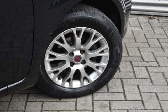 Fiat Punto (2010) thumbnail 9