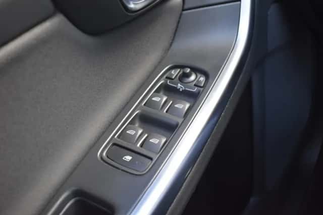 Volvo V60 (2014) thumbnail 11