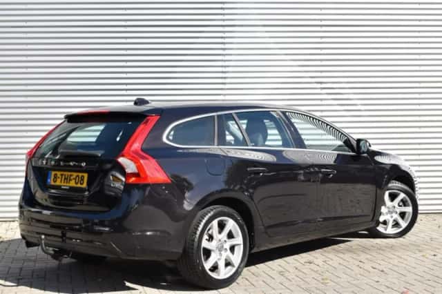 Volvo V60 (2014) thumbnail 3