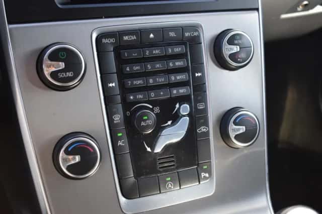 Volvo V60 (2014) thumbnail 24