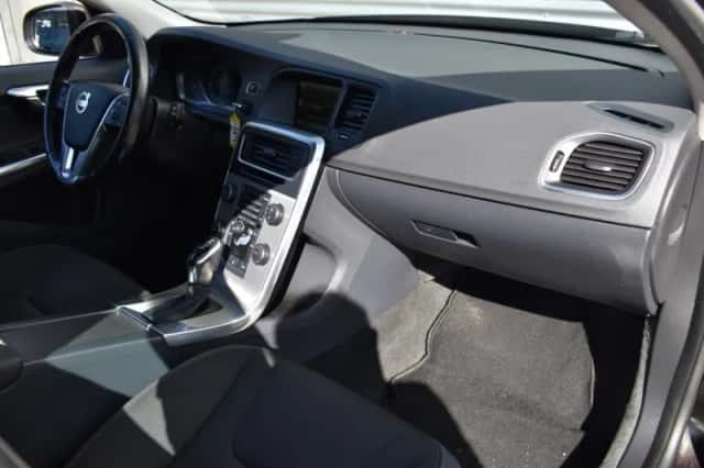 Volvo V60 (2014) thumbnail 32